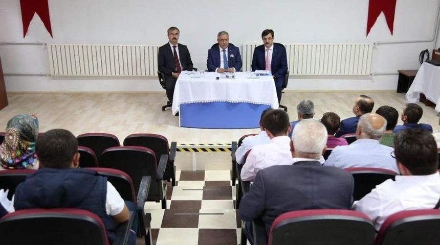 Vali Nayir, Hisarcık&rsquo;ta Okul M&uuml;d&uuml;rleri Ve Okul Aile Birliği Başkanlarıyla Bir Araya Geldi