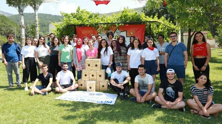 Gen&ccedil;lik Kampı&rsquo;nda Kuş Barınağı Yaptılar