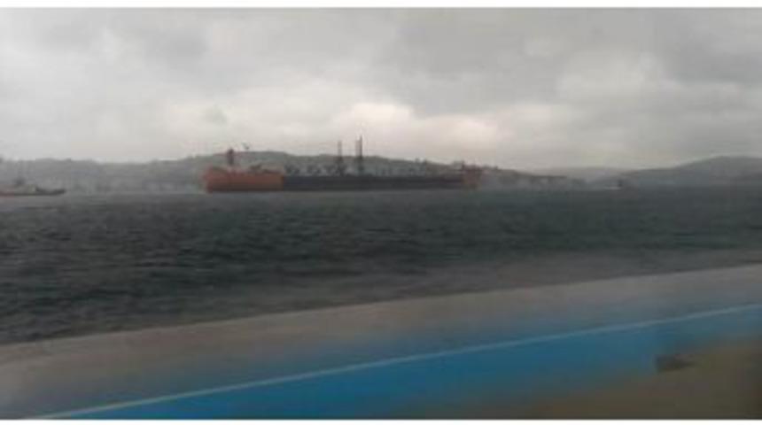 Gemi Taşıyan Gemi İstanbul Boğazı'ndan B&ouml;yle Ge&ccedil;ti