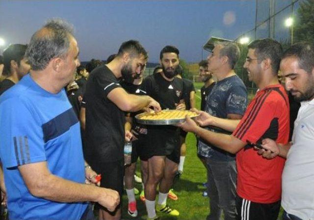 Gaziantepsporlu Futbolculara Aldıkları Galibiyet Için Prim Verildi