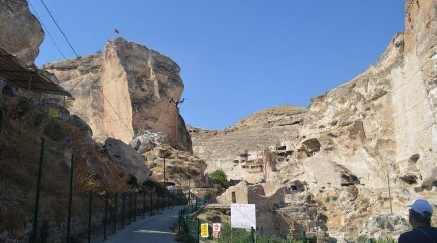 Hasankeyf Kalesinin G&uuml;&ccedil;lendirilmesi Projesinin G&uuml;venlik Toplantısı Yapıldı