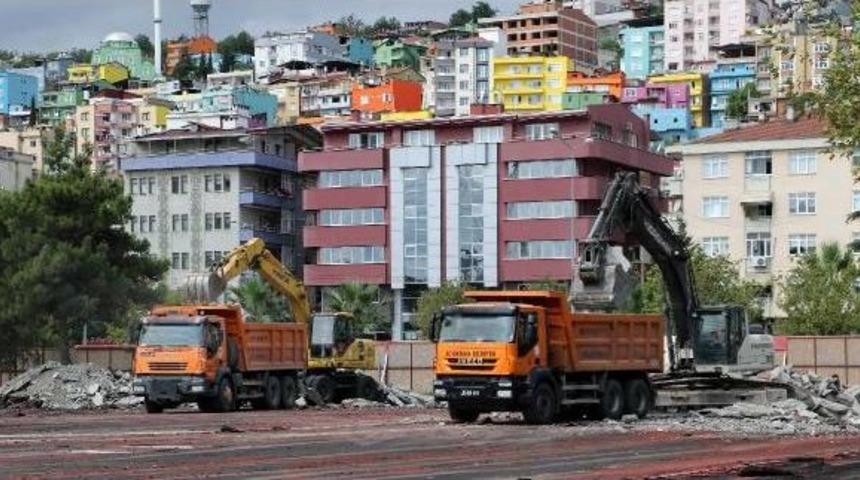 Samsun'da 1.1 Milyon Liraya Yapılan Atletizm Isınma Pisti, Arkeoloji M&uuml;zesi I&ccedil;in Yıkılıyor