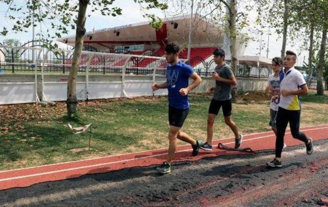 Samsun'da 1.1 Milyon Liraya Yapılan Atletizm Isınma Pisti, Arkeoloji Müzesi Için Yıkılıyor