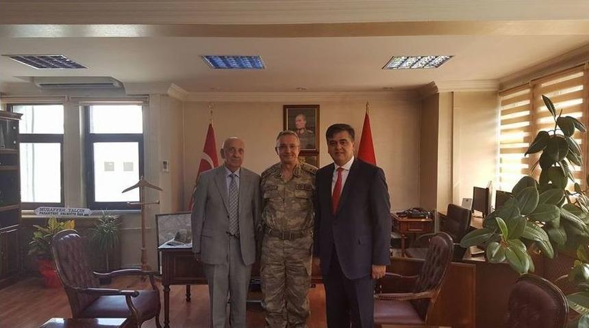 Başkan Yal&ccedil;ın Ve Tuğgeneral Y&uuml;cel Bir Araya Geldi