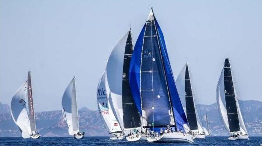 Çeşme'de 45 Tekne Ve 450 Yelkenciyle Dev Start