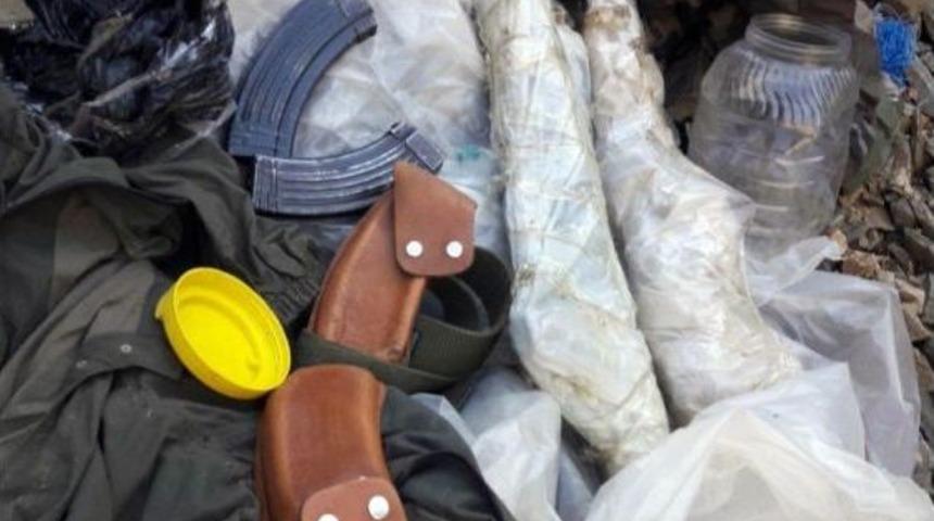 Teslim Olan Terörist Gösterdi, Silah, Roket Ve Mühimmat Bulundu