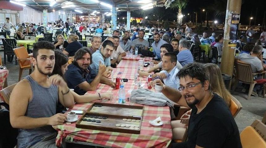 Burhaniye&rsquo;de Rumeli Ve Balkan G&ouml;&ccedil;menleri Satran&ccedil;&ccedil;ıları Ağırladı