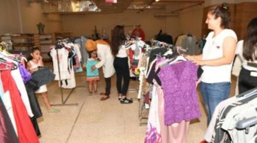 Çukurova Belediyesi’nden Bayramlık Giysi Yardımı