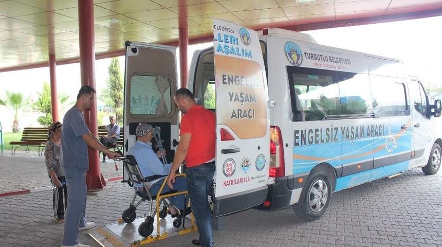 Ayda 7 Bin Kilometre Yol Katederek Engellilere Hizmet Ediyor