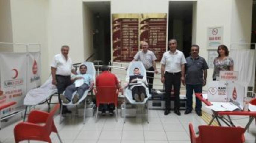Sağlık &Ccedil;alışanlarından Kan Bağışı