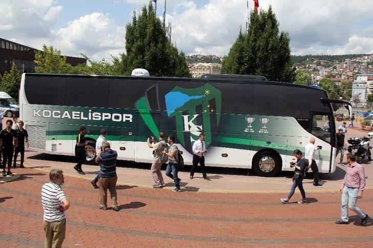 Kocaelispor Yeni Takım Otobüsünü Teslim Aldı G1