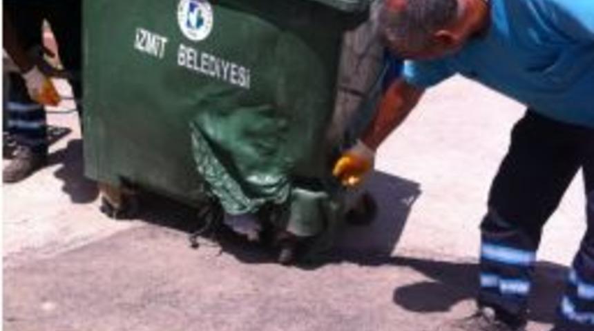 İzmit’teki Çöp Konteynerleri Zarar Görüyor
