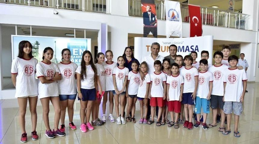 Antalyasporlu Miniklerden Başkan Uysal&rsquo;a Randevusuz Ziyaret