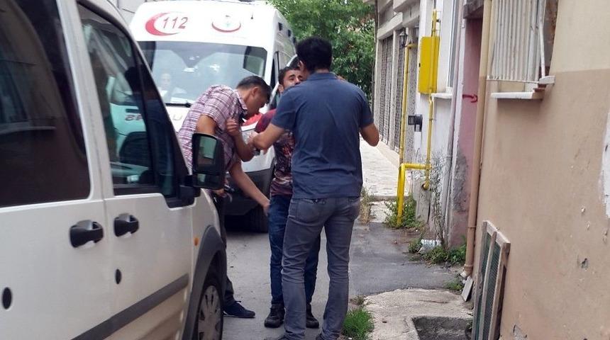 Alkoll&uuml; Şahıs Kendini Bı&ccedil;akladı