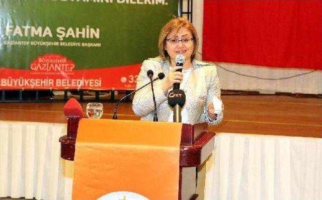 Fatma Şahin, Annesini Anlatırken Ağladı