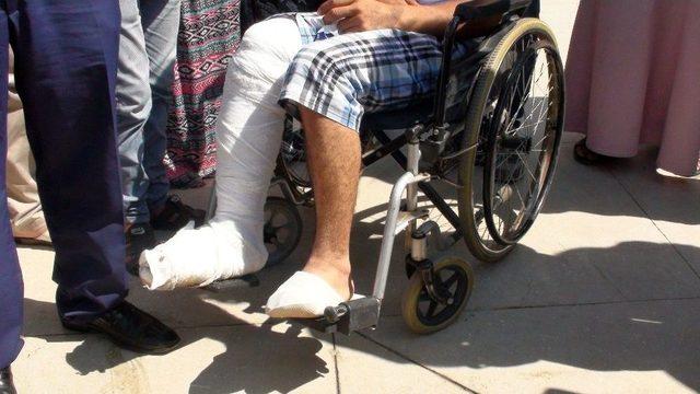 Hendek’teki Kazada Yaralanan 4 Mevsimlik İşçi Kızıltepe’ye Getirildi