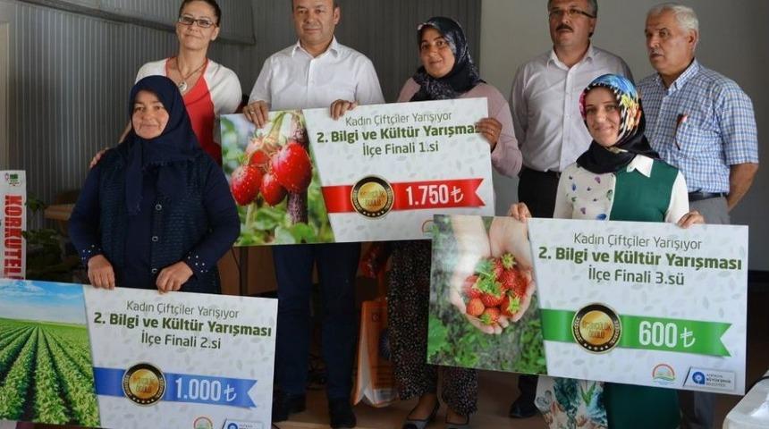 Korkuteli&rsquo;nde Kadın &Ccedil;ift&ccedil;iler Yarıştı