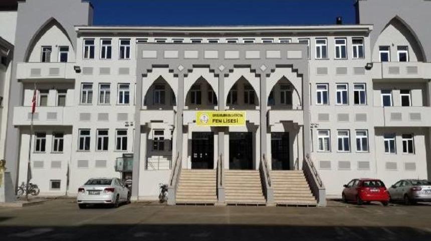 Kadın &Ouml;ğretmene 'u&ccedil;an Tekmeli' Saldırı Anı Kamerada (2)