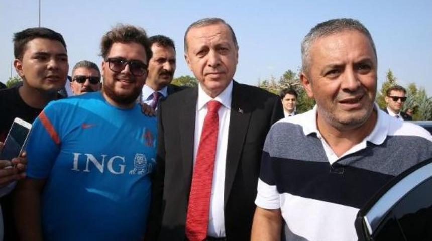 Cumhurbaşkanı Erdoğan, Gurbet&ccedil;i Vatandaşlar Ile Fotoğraf &Ccedil;ektirdi