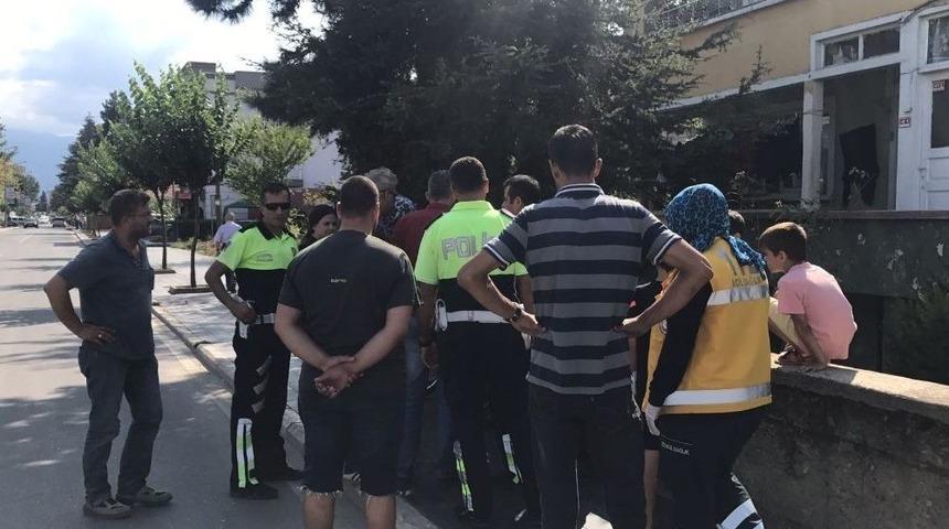 Bisikleti İle Yola Fırladı Soluğu Hastanede Aldı