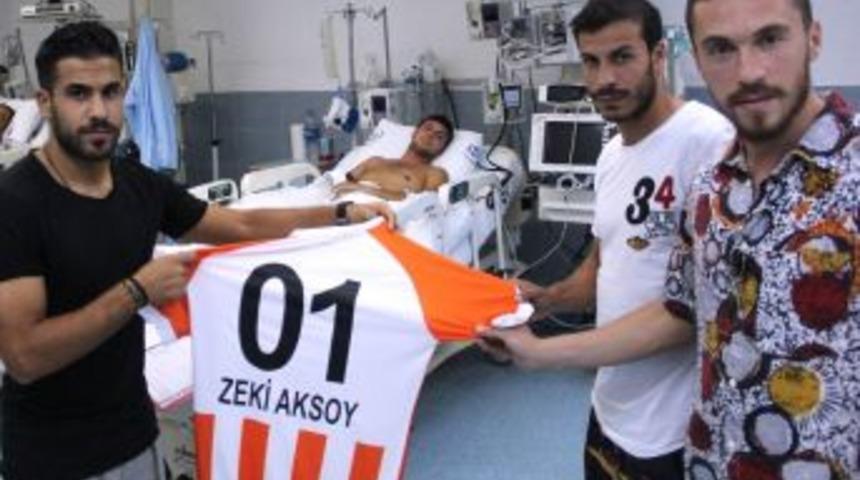 Adanasporlu Futbolculardan Yaralı Askere Ziyaret