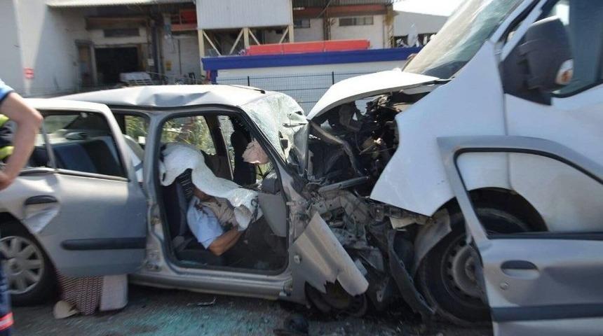 Tekirdağ&rsquo;da Trafik Kazası: 3 &Ouml;l&uuml;, 3 Yaralı