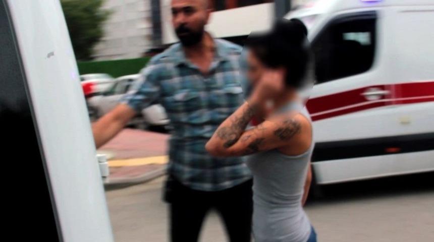 Kiracı Kadın Tabancayla Apartman Y&ouml;neticisini Vurdu