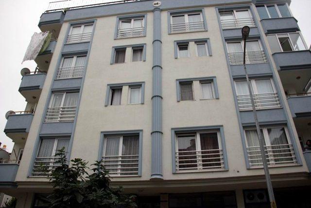 Kiracı Kadın Tabancayla Apartman Yöneticisini Vurdu