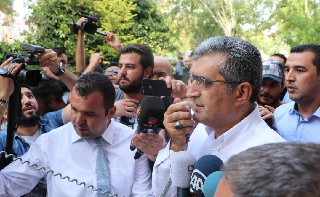 &Ccedil;ift&ccedil;ilerden Milletvekilini Ağlatan Eylem