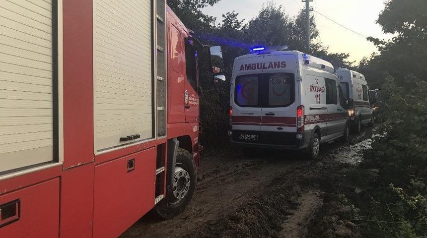 Trakt&ouml;r Devrildi, Baba İle Oğlu Yaralandı