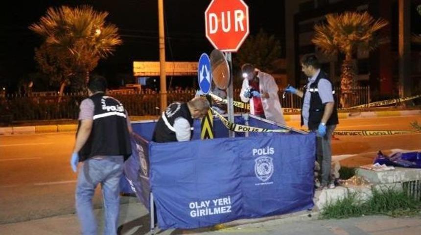 Motosiklet Otomobile &Ccedil;arptı: 1 &Ouml;l&uuml;, 1 Yaralı