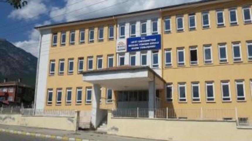 Kargı Meslek Y&uuml;ksek Okulu Tabelesı Asıldı