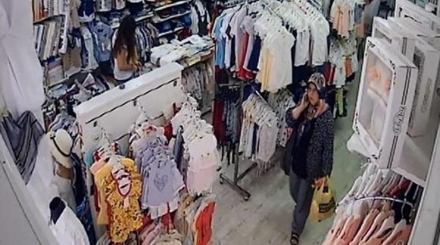 1 Dakikada 2 Bebek Elbisesi &Ccedil;alıp &Ccedil;ıktı