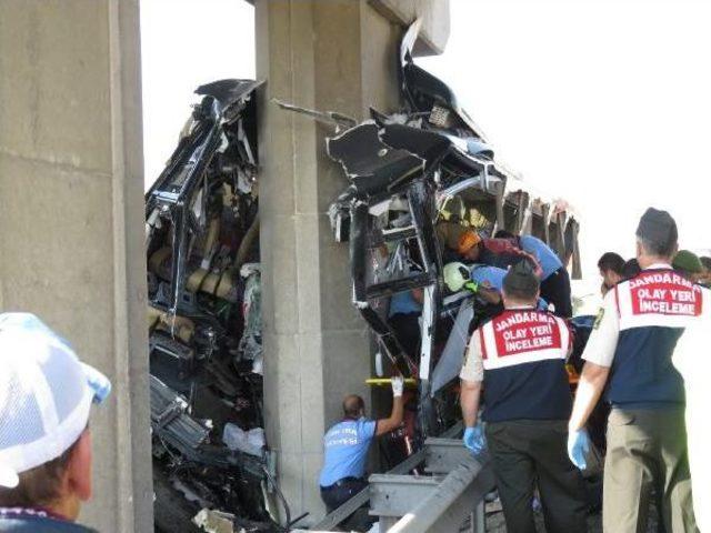 Ankara'da Otobüs Köprü Ayağına Çarptı: 5 Ölü