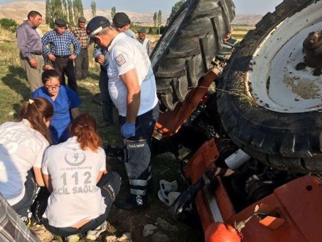 Traktör Devrildi: 1 Ölü, 1 Yaralı