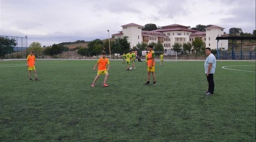 İvrindi&rsquo; De 18 Yaş Altı Kaymakamlık Futbol Turnuvası Başladı
