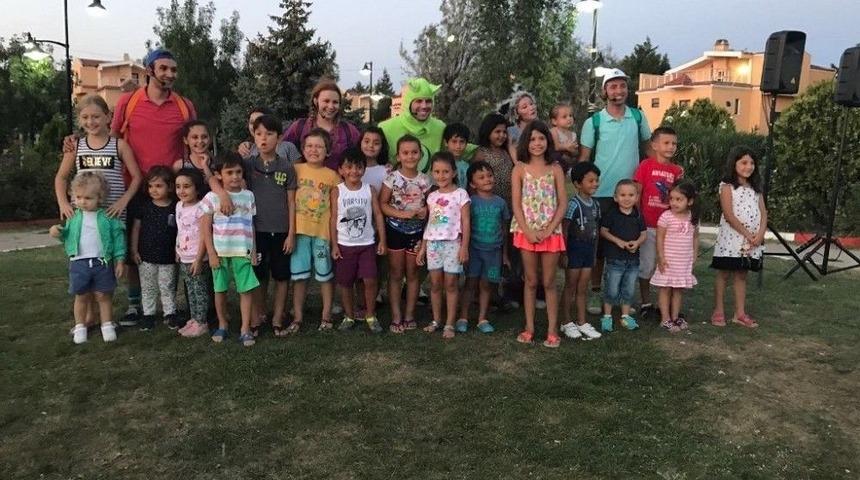 D&ouml;n&uuml;ş&uuml;m Tiyatro İle İyi Gelecek