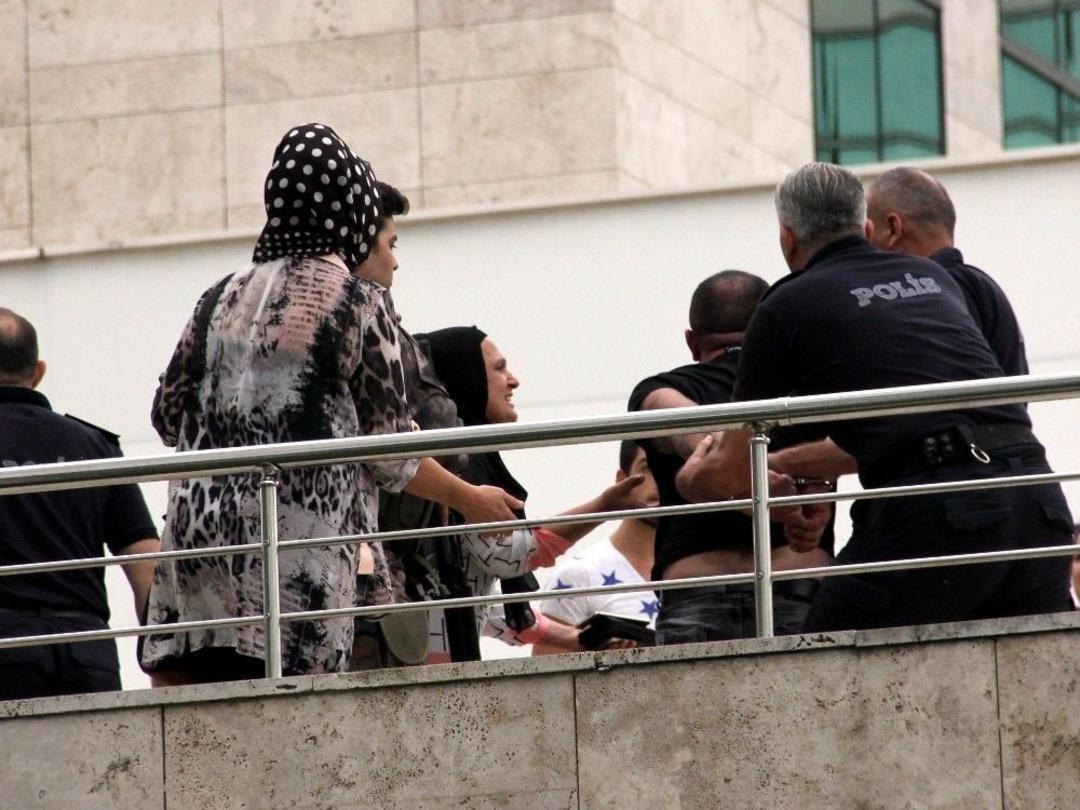 Samsun Adliyesinde Duruşma &Ouml;ncesi Silahlı Kavga: 1 Yaralı