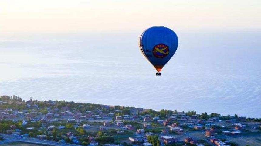 Sıcak Hava Balonu Ilk Kez Ahlat Semalarında