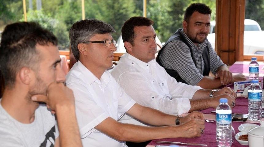 Boz&uuml;y&uuml;k Belediye Başkanı Fatih Bakıcı, Pazarcı Esnafını Dinledi