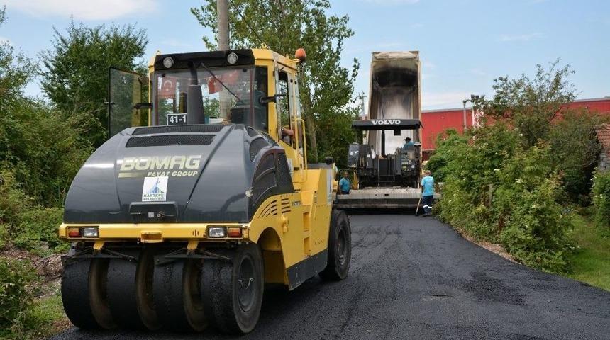 Kartepe&rsquo;de Yollar Asfaltlanmaya Devam Ediyor