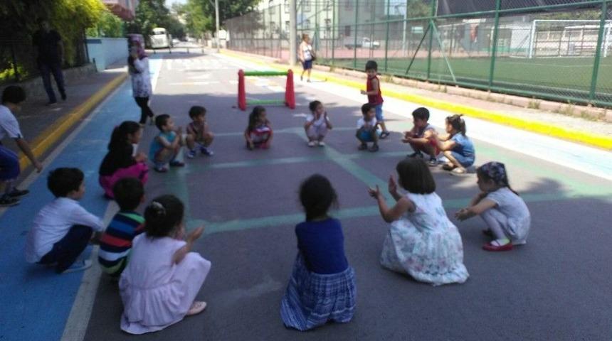 Oyun Sokağı &Ccedil;ocukların Vazge&ccedil;ilmez Noktası Oldu