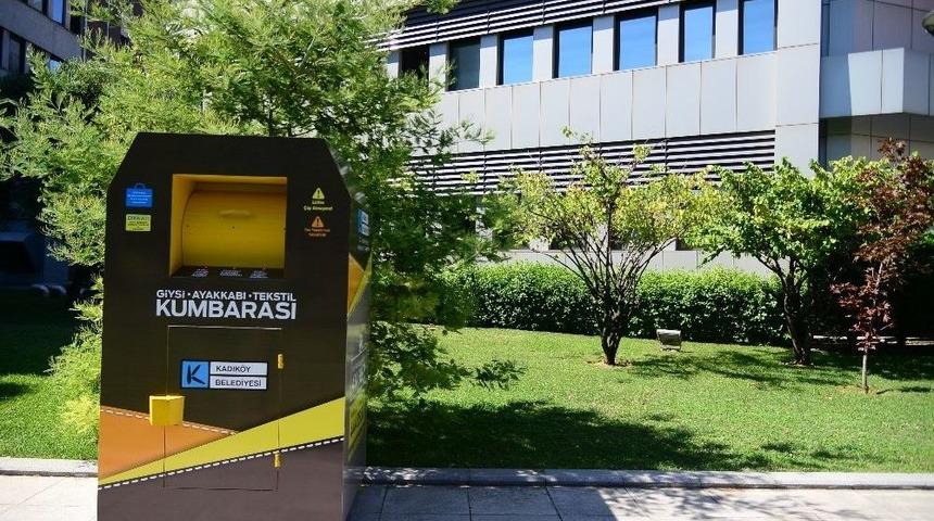 İkinci El Kıyafetler &Ccedil;&ouml;pe Değil Kumbaraya