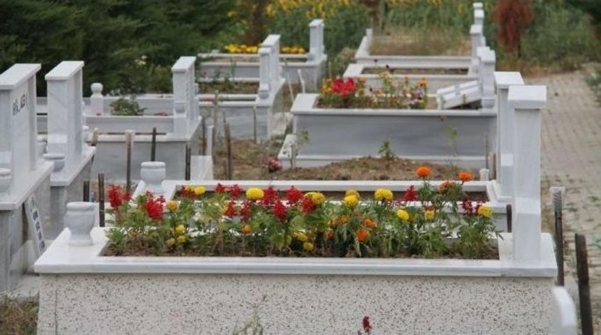 Bayramda Mezarlıklara &Uuml;cretsiz Servis, Parkmetreler De &Uuml;cretsiz