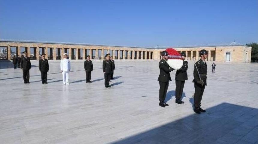 &nbsp;Orgeneral Hulusi Akar Ve Kuvvet Komutanları Anıtkabir'i Ziyaret Etti
