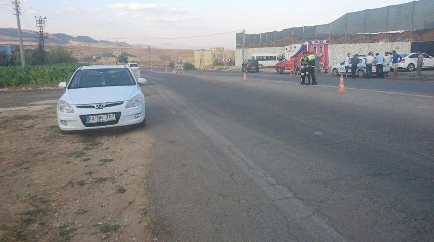 İki Otomobil &Ccedil;arpıştı: 1 Yaralı