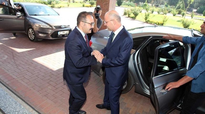 G&uuml;lveren&rsquo;den Rekt&ouml;r G&uuml;r&rsquo;e Veda Ziyareti