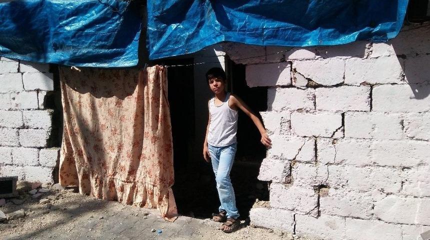 Gaziantep&rsquo;te Ticari Taksi Eve Girdi: 6 Yaralı