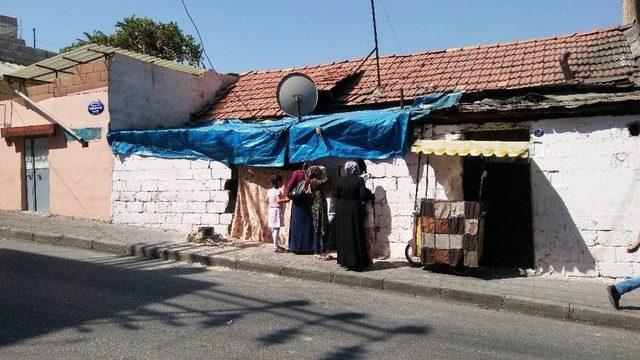 Gaziantep’te Ticari Taksi Eve Girdi: 6 Yaralı