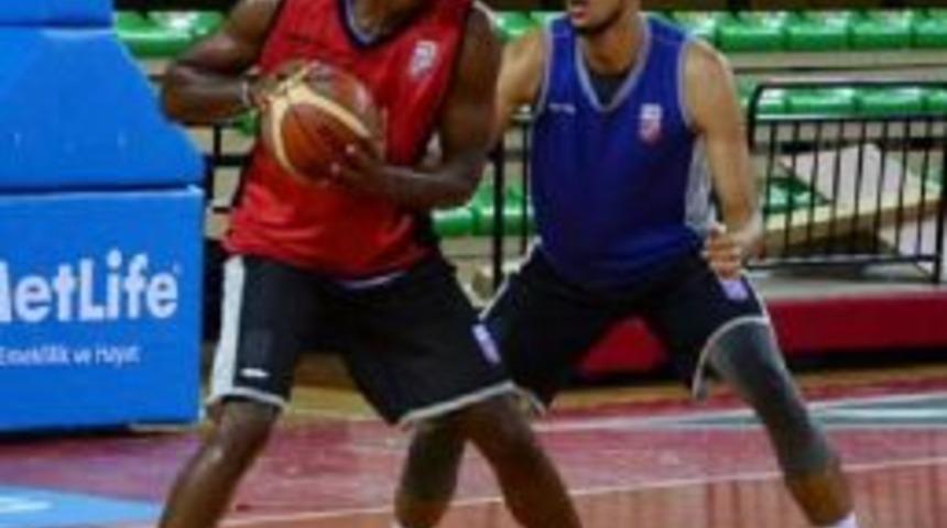 Pınar Karşıyaka'da Jones Antrenmanlara Başladı